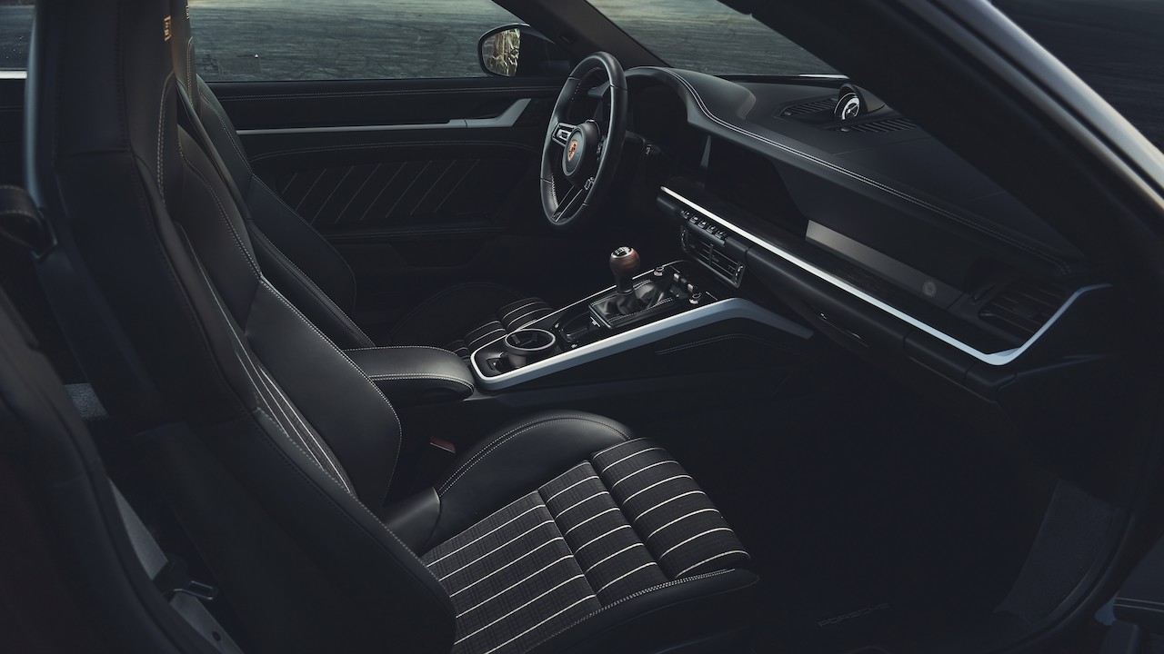 AUBERGINE_911_CARRERA_S_MANUAL_018_DSC0229A